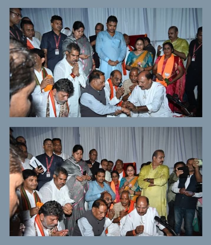 झमाझम बारिश के बीच भाजपा जिला सक्ती के नवीन जिला कार्यालय "डॉ. श्यामा प्रसाद मुखर्जी भवन" का भूमिपूजन समारोह संपन्न.जेठा में भारी बारिश के चलते नहीं उड़ पाया चलते सीएम साहब का हेलीकॉप्टर. सड़क मार्ग से ही रायपुर रवाना हुए विष्णु देव साय kshititech