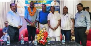 शक्ति के प्रथम नागरिक श्याम सुंदर अग्रवाल ने किया 2 जुलाई को शक्ति पुलिस का शौर्य साहस सम्मान समारोह. पुलिस कप्तान सहित पुलिस अधिकारियों एवं जवानों का हुआ सम्मान. प्रथम नागरिक ने एसपी कार्यालय पहुंचकर पुलिस महानिरीक्षक रामगोपाल गर्ग जी का भी किया सम्मान. एसपी साहब ने कहा- पुलिस जनता की सुरक्षा के लिए प्रतिबद्ध. प्रथम नागरिक श्री अग्रवाल ने कहा- शक्ति जिला पुलिस की सजगता जनता की सबसे बड़ी सुरक्षा kshititech