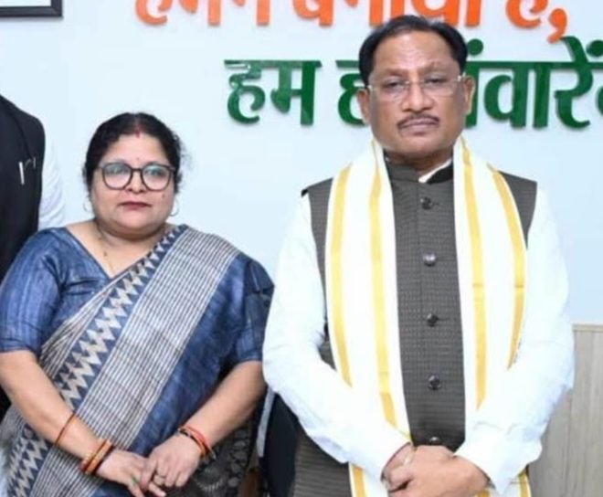 अंजू गबेल ने करी मुख्यमंत्री जी से मुलाकात. श्रावणी मास में आयोजित होने वाले सवा लाख पार्थिव शिवलिंग पूजन कार्यक्रम का दिया न्योता. राम मिलेंगे आश्रम में होगा आयोजन। अंजू के आग्रह पर सीएम साहब ने दी कार्यक्रम में आने की स्वीकृति kshititech