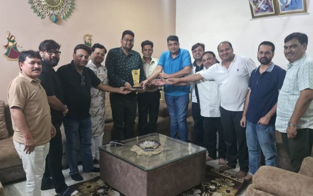 मारवाड़ी युवा मंच की शक्ति शाखा ने किया मंच सदस्य शर्मा जी के एल्डरमेंन नियुक्त होने पर उनका सम्मान. अध्यक्ष मनीष कथूरिया ने कहा- मंच परिवार के लिए गौरव की बात मारवाड़ी युवा मंच की शक्ति शाखा ने किया मंच सदस्य शर्मा जी के एल्डरमेंन नियुक्त होने पर उनका सम्मान. अध्यक्ष मनीष कथूरिया ने कहा- मंच परिवार के लिए गौरव की बात kshititech