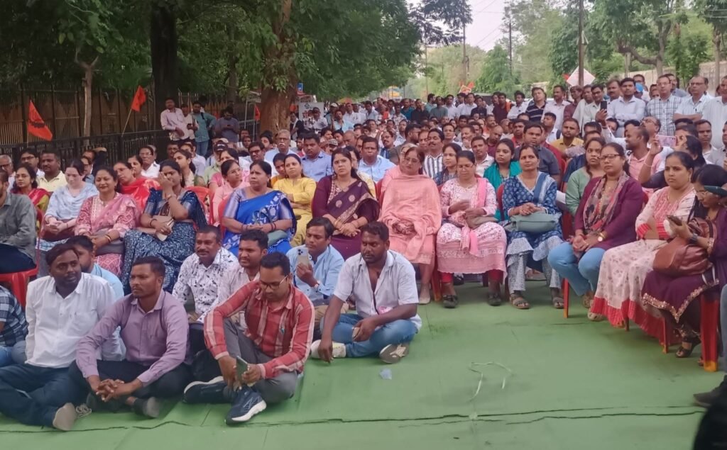 कामबंद.कैसे मिलेंगी बिजली -17 अगस्त से बिजली कर्मचारी भी करेंगे पुरानी पेंशन सहित सात सूत्रीय मांगों को लेकर बड़ा आंदोलन संघ के सदस्यों में कहा- मांगे पूरी नहीं होने पर महासंघ का विशाल आमसभा एवं धरना प्रदर्शन. शक्ति जिले के सदस्यों ने दी जानकारी कामबंद.कैसे मिलेंगी बिजली -17 अगस्त से बिजली कर्मचारी भी करेंगे पुरानी पेंशन सहित सात सूत्रीय मांगों को लेकर बड़ा आंदोलन संघ के सदस्यों में कहा- मांगे पूरी नहीं होने पर महासंघ का विशाल आमसभा एवं धरना प्रदर्शन. शक्ति जिले के सदस्यों ने दी जानकारी kshititech