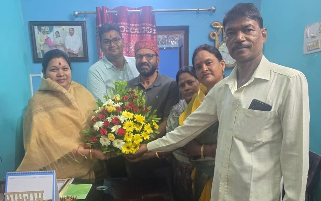 15 जुलाई की सुबह सांसद कमलेश जांगड़े से मुलाकात की नगर पालिका शक्ति के एल्डरमेनो ने. संसद जी ने दी नवीन दायित्व के लिए शुभकामनाएं. सांसद जी ने कहा- आप सभी की सक्रियता एवं समर्पण से शहर विकास को मिलेगी नई गति 15 जुलाई की सुबह सांसद कमलेश जांगड़े से मुलाकात की नगर पालिका शक्ति के एल्डरमेनो ने. संसद जी ने दी नवीन दायित्व के लिए शुभकामनाएं. सांसद जी ने कहा- आप सभी की सक्रियता एवं समर्पण से शहर विकास को मिलेगी नई गति kshititech