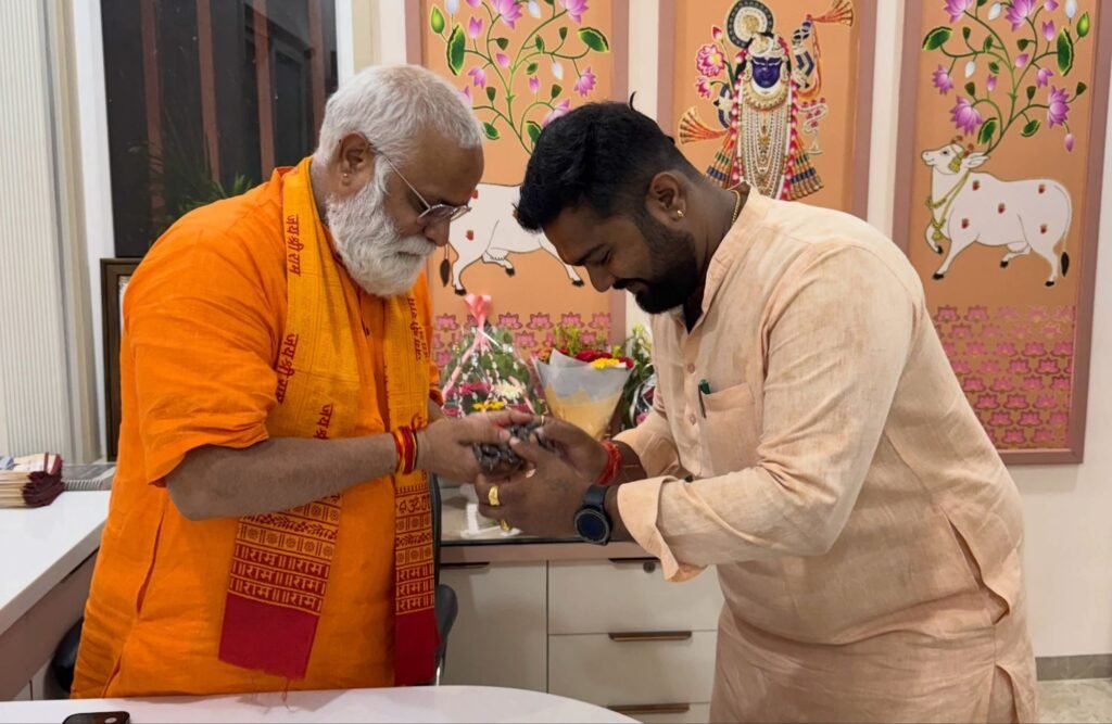 विहिप प्रदेश अध्यक्ष से हुई आयुष की मुलाकात -जिला पंचायत सभापति आयुष शर्मा ने करी विश्व हिंदू परिषद के नवनियुक्त प्रत अध्यक्ष डॉक्टर ललित मांखीजा से मुलाकात. उन्हें नए दायित्व के लिए दी बधाई. शक्ति जिले में आने का निमंत्रण भी दिया आयुष ने kshititech