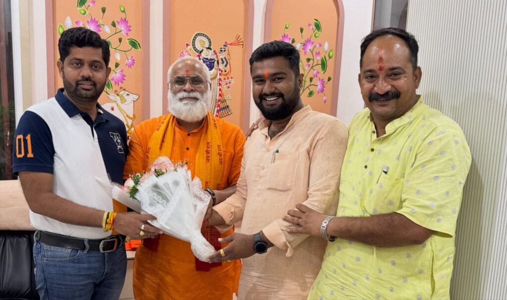विहिप प्रदेश अध्यक्ष से हुई आयुष की मुलाकात -जिला पंचायत सभापति आयुष शर्मा ने करी विश्व हिंदू परिषद के नवनियुक्त प्रत अध्यक्ष डॉक्टर ललित मांखीजा से मुलाकात. उन्हें नए दायित्व के लिए दी बधाई. शक्ति जिले में आने का निमंत्रण भी दिया आयुष ने kshititech