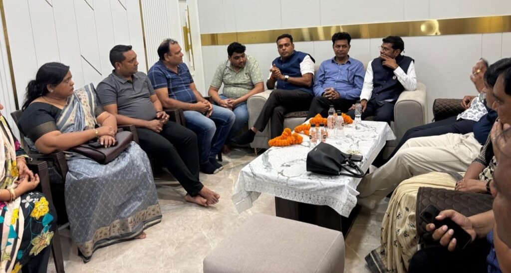मंच के संगठन को मजबूत बनाने राष्ट्रीय उपाध्यक्ष अमर सुल्तानिया एवं प्रदेश अध्यक्ष गांधी का हुआ शक्ति शाखा में दौरा.मंच सदस्यों से मुलाकात कर राष्ट्रीय- प्रांतीय कार्यक्रमों को गति देने किया आग्रह. शाखाध्यक्ष मनीष के नेतृत्व में हुआ पदाधिकारियो का स्वागत kshititech