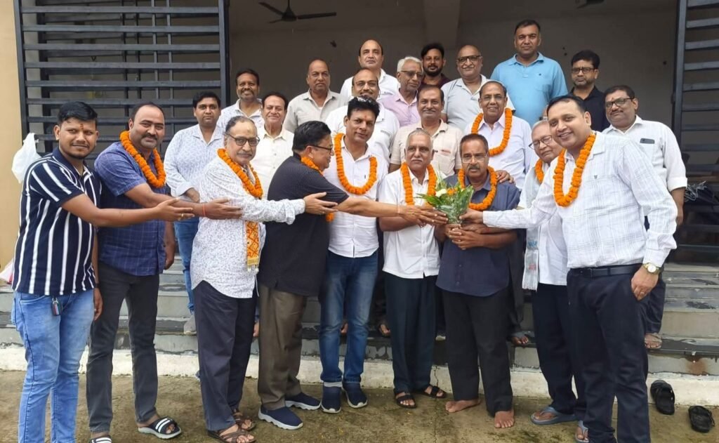 अग्रवाल सभा दर्री जमनीपाली के नए अध्यक्ष चुने गए सुरेश अग्रवाल पत्रकार. पूर्व अध्यक्ष प्रेमचंद अग्रवाल ने दी नए अध्यक्ष को बधाई. समाज के सक्रिय सदस्यों को दी गई अहम जिम्मेदारी.प्रदेश में अग्रवाल समाज की सक्रिय संस्था है दर्री जमनीपाली इकाई अग्रवाल सभा दर्री जमनीपाली के नए अध्यक्ष चुने गए सुरेश अग्रवाल पत्रकार. पूर्व अध्यक्ष प्रेमचंद अग्रवाल ने दी नए अध्यक्ष को बधाई. समाज के सक्रिय सदस्यों को दी गई अहम जिम्मेदारी.प्रदेश में अग्रवाल समाज की सक्रिय संस्था है दर्री जमनीपाली इकाई kshititech