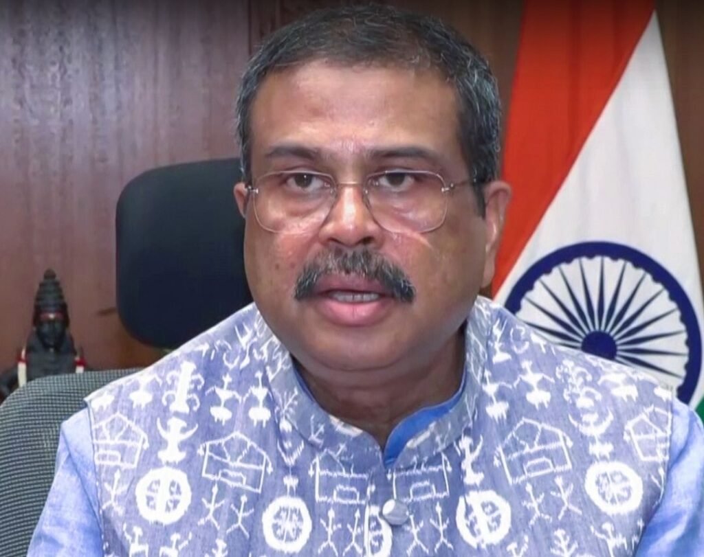 अब भी हो आप पार्टी के मजबूत नेता.धर्मेंद्र प्रधान के इस्तीफे के बाद मोदी सरकार के दिग्गज मंत्री पहुंचे उनके निवास. मंत्रियों ने कहा- आपका कार्यकाल राष्ट्र के सर्वांगीण विकास की प्रतिबद्धता के साथ एक सफल कार्यकाल अब भी हो आप पार्टी के मजबूत नेता.धर्मेंद्र प्रधान के इस्तीफे के बाद मोदी सरकार के दिग्गज मंत्री पहुंचे उनके निवास. मंत्रियों ने कहा- आपका कार्यकाल राष्ट्र के सर्वांगीण विकास की प्रतिबद्धता के साथ एक सफल कार्यकाल kshititech