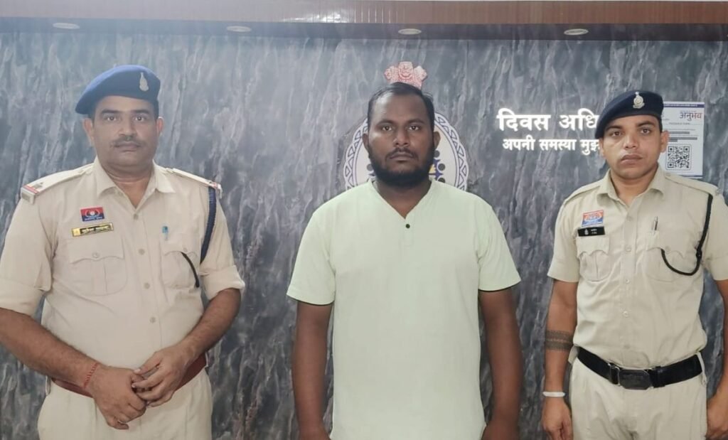 शादी का झांसा देकर दुष्कर्म करने वाले आरोपी को शक्ति पुलिस ने किया गिरफ्तार.युवती ने कराई थी थाने में रिपोर्ट दर्ज. आरोपी ने शक्ति थाना क्षेत्र के अंतर्गत एक लॉज में दिया था दुष्कर्म की घटना को अंजाम. एसपी साहब के निर्देशन में टी आई लखन पटेल की कार्रवाई kshititech