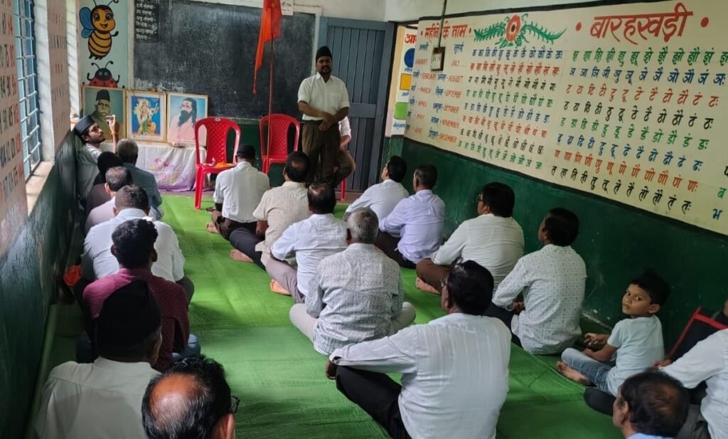 गुरु पूर्णिमा के पावन मौके पर 29 जुलाई को राष्ट्रीय स्वयंसेवक संघ शाखा पोरथा में गुरुपूर्णिमा एवम समर्पण उत्सव का हुआ भव्य आयोजन. स्वयंसेवकों ने भगवा ध्वज के समक्ष श्रद्धा सुमन अर्पित कर दी समर्पण राशि kshititech