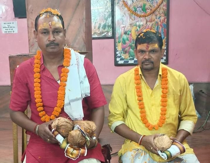 महामाया मंदिर शक्ति के पुजारियो का किया गया गुरु पूर्णिमा के पावन मौके पर सम्मान. डिस्को से महामाया देवी की सेवा में समर्पित है गजराज सिंह एवं रमैया सिदार महामाया मंदिर शक्ति के पुजारियो का किया गया गुरु पूर्णिमा के पावन मौके पर सम्मान. डिस्को से महामाया देवी की सेवा में समर्पित है गजराज सिंह एवं रमैया सिदार kshititech