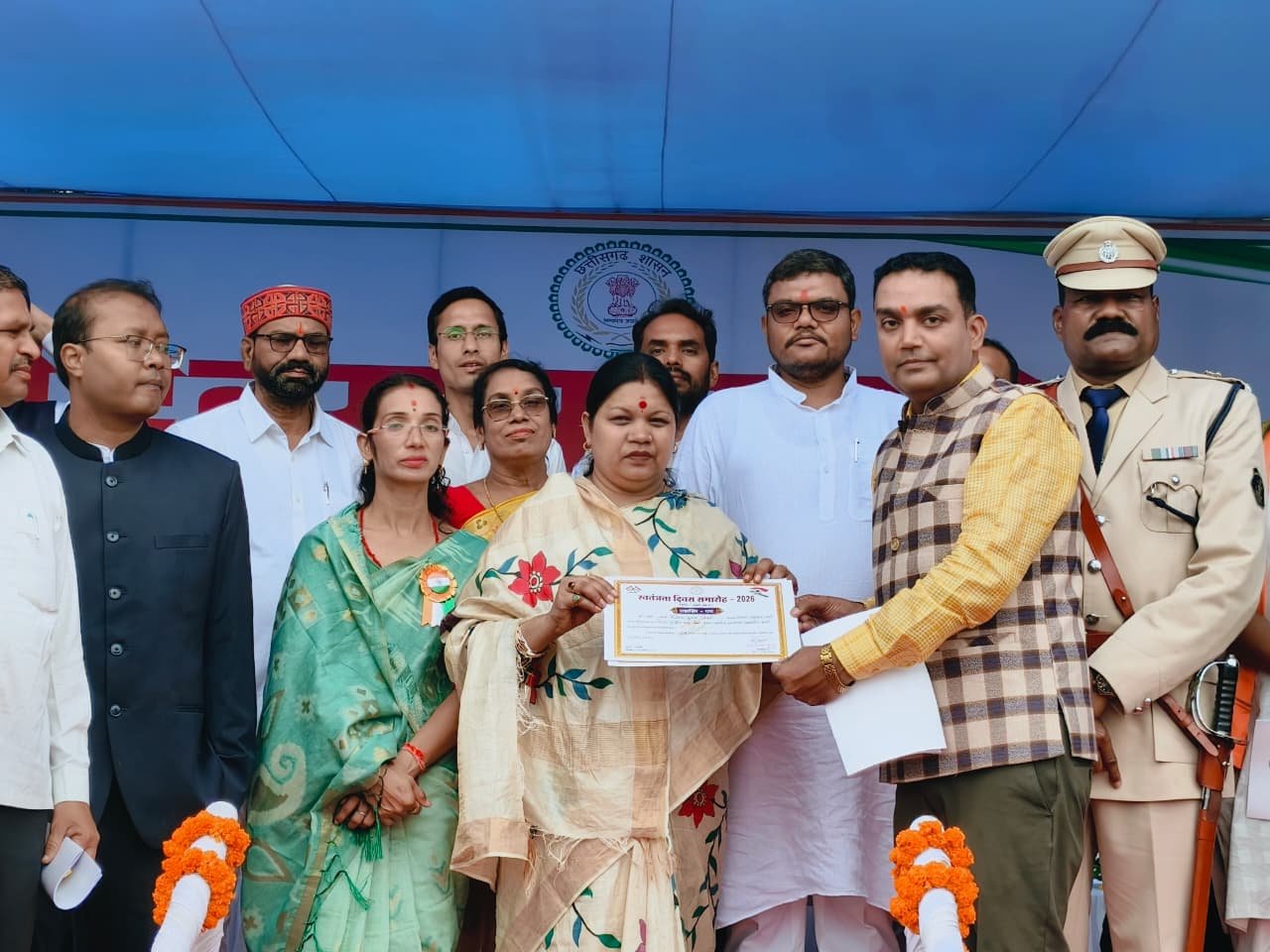 जिले के स्वतंत्रता दिवस के मुख्य समारोह में सम्मानित हुए शाखा प्रबंधक शैलेंद्र तिवारी. उत्कृष्ट प्रबंधकीय कार्य हेतु सांसद जी के हाथों मिला सम्मान. जिले के कलेक्टर- एसपी सहित जनप्रतिनिधि रहे मौजूद जिले के स्वतंत्रता दिवस के मुख्य समारोह में सम्मानित हुए शाखा प्रबंधक शैलेंद्र तिवारी. उत्कृष्ट प्रबंधकीय कार्य हेतु सांसद जी के हाथों मिला सम्मान. जिले के कलेक्टर- एसपी सहित जनप्रतिनिधि रहे मौजूद kshititech