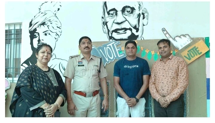 एशियन वर्ल्ड स्कूल, बाराद्वार में छात्र परिषद चुनाव शांतिपूर्ण एवं उत्साहपूर्ण वातावरण में संपन्न. कार्यक्रम में पहुंचे बाराद्वार थाने के टीआई नरेंद्र यादव ने भी करी विद्यालय प्रबंधन की शिक्षा व्यवस्था की प्रशंसा. बच्चों का भी किया यादव साहब ने उत्साहवर्धन एशियन वर्ल्ड स्कूल, बाराद्वार में छात्र परिषद चुनाव शांतिपूर्ण एवं उत्साहपूर्ण वातावरण में संपन्न. कार्यक्रम में पहुंचे बाराद्वार थाने के टीआई नरेंद्र यादव ने भी करी विद्यालय प्रबंधन की शिक्षा व्यवस्था की प्रशंसा. बच्चों का भी किया यादव साहब ने उत्साहवर्धन kshititech