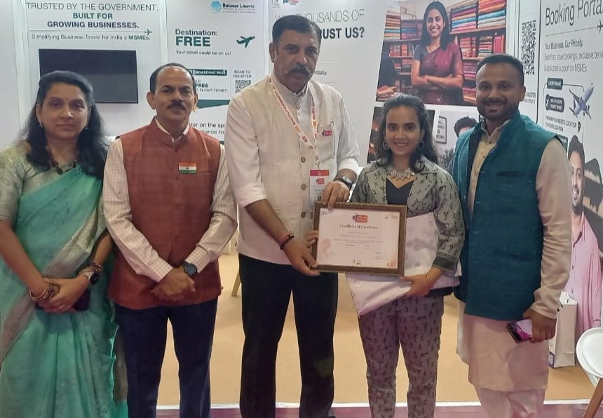 केंद्रीय मंत्री स्मृति ईरानी के हाथों सम्मानित हुई शक्ति की बिटिया पी श्वेता. स्वदेशी उत्पादों के लिए भारत मंडपम दिल्ली में आयोजित कार्यक्रम में हुआ श्वेता का सम्मान. कोश्या ब्रांड की संस्थापक पी श्वेता. शक्ति के प्रतिष्ठित शिक्षाविद श्रीनिवास राव की बिटिया है पी श्वेता केंद्रीय मंत्री स्मृति ईरानी के हाथों सम्मानित हुई शक्ति की बिटिया पी श्वेता. स्वदेशी उत्पादों के लिए भारत मंडपम दिल्ली में आयोजित कार्यक्रम में हुआ श्वेता का सम्मान. कोश्या ब्रांड की संस्थापक पी श्वेता. शक्ति के प्रतिष्ठित शिक्षाविद श्रीनिवास राव की बिटिया है पी श्वेता kshititech
