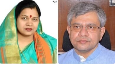 सांसद कमलेश जांगड़े के प्रयासों से चांपा रेलवे स्टेशन में उदयपुर सिटी शालीमार एक्सप्रेस के परिचालन को सप्ताह में एक दिन की जगह 2 दिन किए जाने की मिली स्वीकृति. स्वयं रेल मंत्री अश्विनी वैष्णव ने पत्र लिखकर सांसद जी को दी जानकारी. सांसद जी सहित क्षेत्र की जनता ने किया मंत्री जी का आभार kshititech