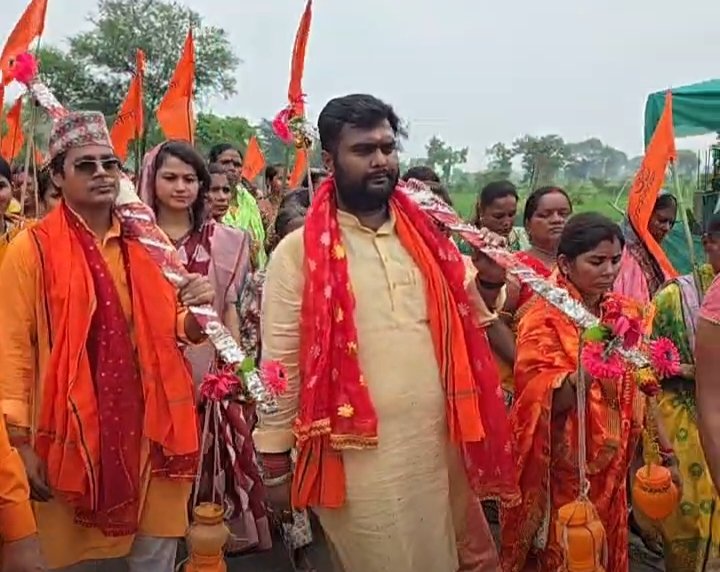 अद्वितीय कांवड़ यात्रा-24 अगस्त को शक्ति से निकली ऐतिहासिक कावड़ यात्रा- महामाई मंदिर से तुरी धाम तक हजारों की संख्या में शिव भक्तों ने उठाई कावड़. जिला पंचायत सदस्य आयुष शर्मा अन्नपूर्णा बाराद्वार एवं धर्मेंद्र सिंह कर रहे थे कावड़ यात्रा का नेतृत्व. पुरे यात्रा मार्ग में जगह-जगह हुआ कावड़ियों का स्वागत।तुरी में होगा भंडारा kshititech