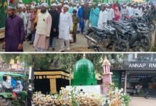 ऐतिहासिक जुलूस-शक्ति शहर में ईद मिलादुन्नबी के मौके पर मुस्लिम समाज ने निकाला भव्य जुलूस। पैगंबर साहब के जन्मदिन पर समाज बंधुओ में दिखा उत्साह. शहर के लोगों को गुलाब के फूल भेंट किए समाज बंधुओ ने. हजारों लोगों की उपस्थिति में निकले जुलूस ने दिया आपसी भाईचारे का संदेश kshititech