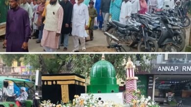 ऐतिहासिक जुलूस-शक्ति शहर में ईद मिलादुन्नबी के मौके पर मुस्लिम समाज ने निकाला भव्य जुलूस। पैगंबर साहब के जन्मदिन पर समाज बंधुओ में दिखा उत्साह. शहर के लोगों को गुलाब के फूल भेंट किए समाज बंधुओ ने. हजारों लोगों की उपस्थिति में निकले जुलूस ने दिया आपसी भाईचारे का संदेश ऐतिहासिक जुलूस-शक्ति शहर में ईद मिलादुन्नबी के मौके पर मुस्लिम समाज ने निकाला भव्य जुलूस। पैगंबर साहब के जन्मदिन पर समाज बंधुओ में दिखा उत्साह. शहर के लोगों को गुलाब के फूल भेंट किए समाज बंधुओ ने. हजारों लोगों की उपस्थिति में निकले जुलूस ने दिया आपसी भाईचारे का संदेश kshititech