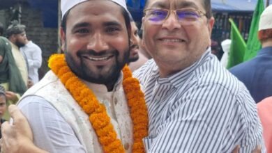 अग्रवाल सभा अध्यक्ष श्याम सुंदर ने दिया भाईचारा का संदेश- मुस्लिम समाज के जुलूस का किया जोरदार स्वागत.गले मिल कर दी समाज बंधुओ को ईद मिलादुन्नबी की बधाई. स्वागत सत्कार से अभिभूत हुआ मुस्लिम समाज kshititech