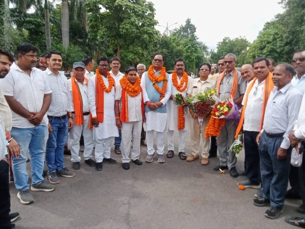 शाकांभरी बोर्ड के सदस्य प्रेम पटेल ने करी उपमुख्यमंत्री विजय शर्मा से मुलाकात. कवर्धा प्रवास के दौरान विभिन्न विषयों पर चर्चा हुई डिप्टी सीएम साहब से kshititech