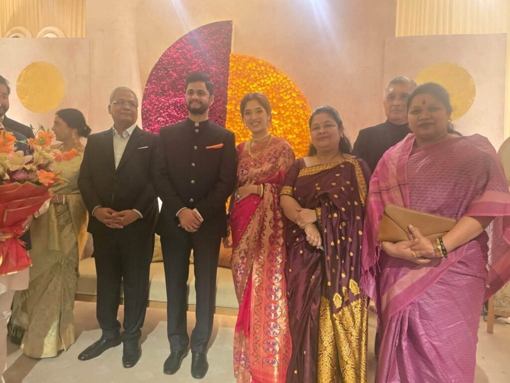 जांजगीर की सांसद कमलेश जांगड़े ने दिया पूर्व केंद्रीय मंत्री शरद पवार की नतनीन के विवाह समारोह में पहुंचकर नवयुगल दंपति को आशीर्वाद. शरद पवार और कमलेश जांगड़े की हुई आत्मीय मुलाकात kshititech