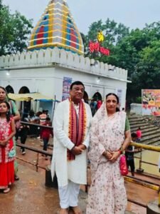 भोलेनाथ के दरबार में नारायण-चंदेल दंपति ने बाबा भोलेनाथ की नगरी तुर्री धाम में करी पूजा अर्चना. सह परिवार पहुंचे पूर्व नेता प्रतिपक्ष नारायण चंदेल. नाग पंचमी पर पहुंचे थे चंदेल जी भोलेनाथ के दरबार में नारायण-चंदेल दंपति ने बाबा भोलेनाथ की नगरी तुर्री धाम में करी पूजा अर्चना. सह परिवार पहुंचे पूर्व नेता प्रतिपक्ष नारायण चंदेल. नाग पंचमी पर पहुंचे थे चंदेल जी kshititech