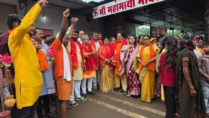 अद्वितीय कांवड़ यात्रा-24 अगस्त को शक्ति से निकली ऐतिहासिक कावड़ यात्रा- महामाई मंदिर से तुरी धाम तक हजारों की संख्या में शिव भक्तों ने उठाई कावड़. जिला पंचायत सदस्य आयुष शर्मा अन्नपूर्णा बाराद्वार एवं धर्मेंद्र सिंह कर रहे थे कावड़ यात्रा का नेतृत्व. पुरे यात्रा मार्ग में जगह-जगह हुआ कावड़ियों का स्वागत।तुरी में होगा भंडारा अद्वितीय कांवड़ यात्रा-24 अगस्त को शक्ति से निकली ऐतिहासिक कावड़ यात्रा- महामाई मंदिर से तुरी धाम तक हजारों की संख्या में शिव भक्तों ने उठाई कावड़. जिला पंचायत सदस्य आयुष शर्मा अन्नपूर्णा बाराद्वार एवं धर्मेंद्र सिंह कर रहे थे कावड़ यात्रा का नेतृत्व. पुरे यात्रा मार्ग में जगह-जगह हुआ कावड़ियों का स्वागत।तुरी में होगा भंडारा kshititech