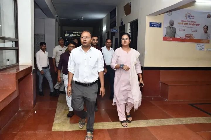 अमृत विकास तोपनो ने किया मुंगेली जिले के कलेक्टर का पदभार ग्रहण. कलेक्ट्रेट कार्यालय का किया निरीक्षण अमृत विकास तोपनो ने किया मुंगेली जिले के कलेक्टर का पदभार ग्रहण. कलेक्ट्रेट कार्यालय का किया निरीक्षण kshititech