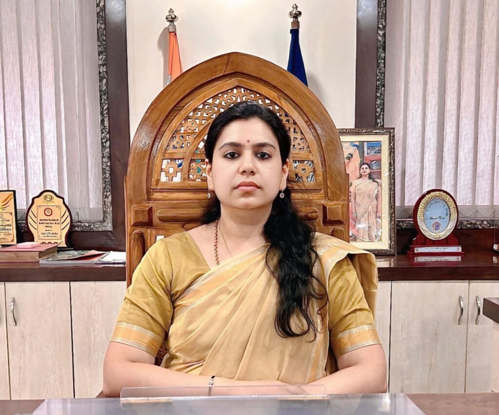 आईईएस दिव्या मित्तल के इस्तीफे को लेकर देश भर में सोशल मीडिया पर हो रही चर्चाएं- जिस आईएएस बनने के लिए करनी पड़ती है कड़ी मेहनत।उसी पद से दिव्या मित्तल ने दे दिया अपना त्यागपत्र. स्वयं सोशल मीडिया पर इस्तीफे की खबर शेयर की दिव्या ने आईईएस दिव्या मित्तल के इस्तीफे को लेकर देश भर में सोशल मीडिया पर हो रही चर्चाएं- जिस आईएएस बनने के लिए करनी पड़ती है कड़ी मेहनत।उसी पद से दिव्या मित्तल ने दे दिया अपना त्यागपत्र. स्वयं सोशल मीडिया पर इस्तीफे की खबर शेयर की दिव्या ने kshititech