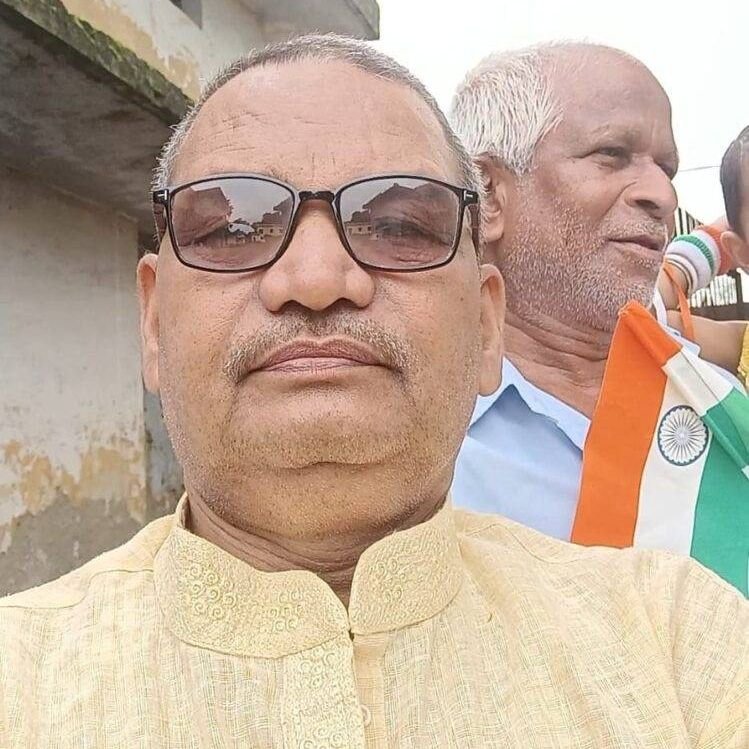 सेवानिवृत्त कृषि अधिकारी रोशन लाल पटेल ने सकरेली कला के सरस्वती शिशु मंदिर में किया स्वतंत्रता दिवस पर ध्वजारोहण. क्षेत्र वासियों को दी शुभकामनाएं. विद्यालय के बच्चों का भी किया पटेल जी ने उत्साह वर्धन. सरपंच जगन्नाथ सिदार भी रहे मौजूद kshititech