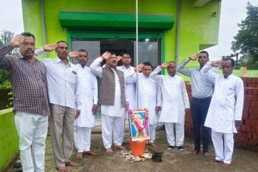 टेमर पंचायत में कांग्रेस जिला अध्यक्ष रश्मि गबेल ने किया ध्वजारोहण. सरपंच चंद्र कुमार सोनी ने भी ध्वजारोहण के साथ ही ग्राम पंचायत के विभिन्न कार्यक्रमों में करी सहभागिता. ग्राम वासियों को दी स्वतंत्रता दिवस की शुभकामनाएं. मेधावी बच्चों का हुआ सम्मान टेमर पंचायत में कांग्रेस जिला अध्यक्ष रश्मि गबेल ने किया ध्वजारोहण. सरपंच चंद्र कुमार सोनी ने भी ध्वजारोहण के साथ ही ग्राम पंचायत के विभिन्न कार्यक्रमों में करी सहभागिता. ग्राम वासियों को दी स्वतंत्रता दिवस की शुभकामनाएं. मेधावी बच्चों का हुआ सम्मान kshititech