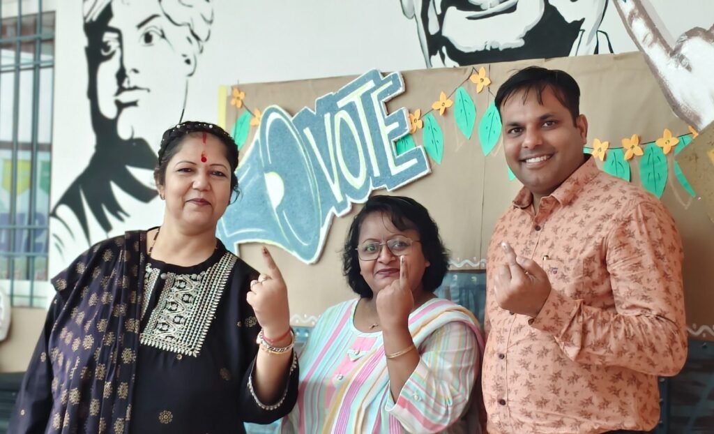 एशियन वर्ल्ड स्कूल, बाराद्वार में छात्र परिषद चुनाव शांतिपूर्ण एवं उत्साहपूर्ण वातावरण में संपन्न. कार्यक्रम में पहुंचे बाराद्वार थाने के टीआई नरेंद्र यादव ने भी करी विद्यालय प्रबंधन की शिक्षा व्यवस्था की प्रशंसा. बच्चों का भी किया यादव साहब ने उत्साहवर्धन एशियन वर्ल्ड स्कूल, बाराद्वार में छात्र परिषद चुनाव शांतिपूर्ण एवं उत्साहपूर्ण वातावरण में संपन्न. कार्यक्रम में पहुंचे बाराद्वार थाने के टीआई नरेंद्र यादव ने भी करी विद्यालय प्रबंधन की शिक्षा व्यवस्था की प्रशंसा. बच्चों का भी किया यादव साहब ने उत्साहवर्धन kshititech