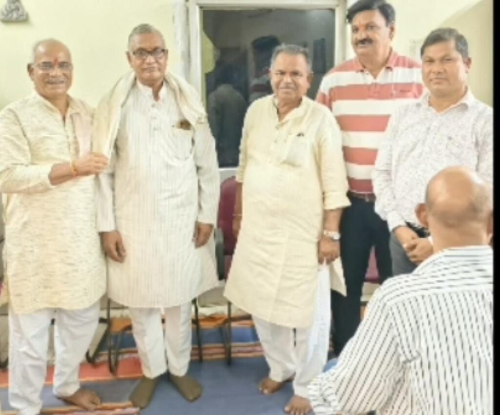 शिक्षकों के हित में राज्य शिक्षा आयोग करेगा पहल -सुधीर गौतम का किया शिक्षक संघ ने स्वागत. मुलाकात के दौरान विभिन्न विषयों पर सकारात्मक चर्चा भी हुई गौतम जी से. जांजगीर चांपा जिला इकाई के अध्यक्ष रविंद्र द्विवेदी ने दी जानकारी kshititech
