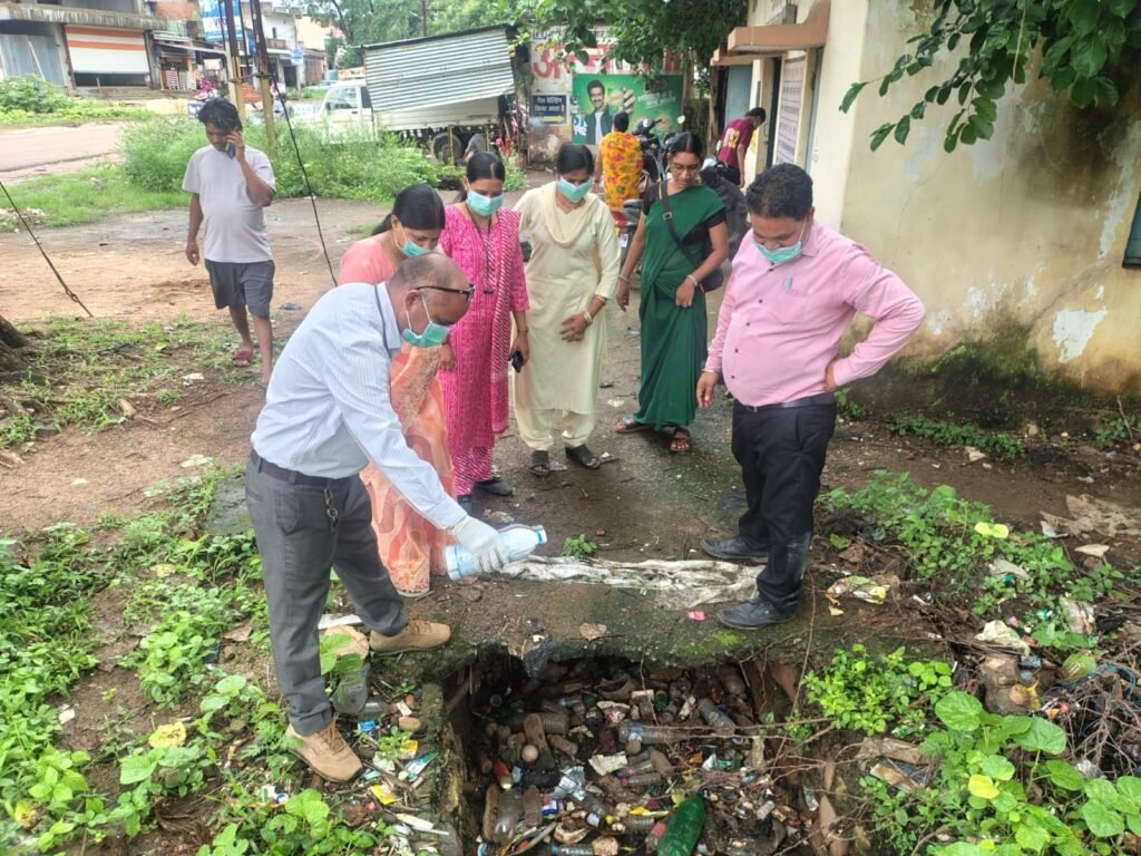 शक्ति जिले में मलेरिया रोधी अभियान के तहत जिले में कीटनाशक छिड़काव एवं जनजागरूकता अभियान. कलेक्टर एवं जिला पंचायत सीईओ के निर्देशन तथा सीएमएचओ डॉक्टर पूजा अग्रवाल के मार्गदर्शन में चला अभियान. मलेरिया विभाग की टीम शहरी क्षेत्र में भी लोगों को कर रही जागरूक शक्ति जिले में मलेरिया रोधी अभियान के तहत जिले में कीटनाशक छिड़काव एवं जनजागरूकता अभियान. कलेक्टर एवं जिला पंचायत सीईओ के निर्देशन तथा सीएमएचओ डॉक्टर पूजा अग्रवाल के मार्गदर्शन में चला अभियान. मलेरिया विभाग की टीम शहरी क्षेत्र में भी लोगों को कर रही जागरूक kshititech