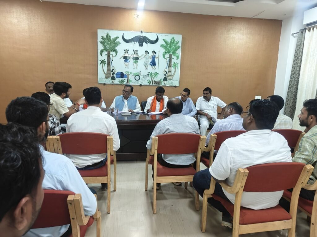 शाकंभरी बोर्ड के सदस्यों ने उद्यानिकी विभाग के अधिकारियों एवं कृषकों के साथ की बैठक.सब्जी, फल एवं फूल उत्पादक किसानों को शासन की योजनाओं का लाभ अंतिम छोर तक पहुंचाने पर जोर.बोर्ड मेंबर प्रेम पटेल ने दी जानकारी. श्री पटेल ने कहा- बाबा भोरमदेव के दर्शन का भी मिला अवसर kshititech