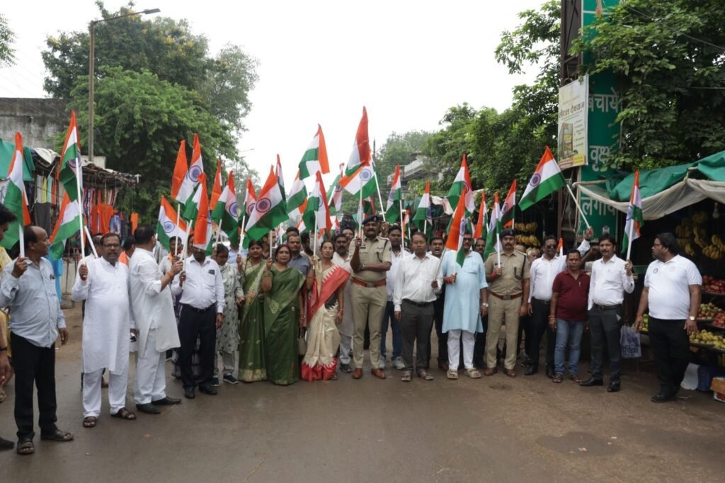 राष्ट्रभक्ति का जुनून लेकर कलेक्टर एसपी साहब सड़कों पर निकले तिरंगा हाथों में लिए-स्वतंत्रता दिवस मुख्य समारोह के फाइनल रिहर्सल का हुआ आयोजन।अपर कलेक्टर के एस पैंकरा बने मुख्य अतिथि। हर घर तिरंगा अभियान के तहत जिला मुख्यालय में कलेक्टर एसपी साहब के नेतृत्व में निकली भव्य तिरंगा यात्रा राष्ट्रभक्ति का जुनून लेकर कलेक्टर एसपी साहब सड़कों पर निकले तिरंगा हाथों में लिए-स्वतंत्रता दिवस मुख्य समारोह के फाइनल रिहर्सल का हुआ आयोजन।अपर कलेक्टर के एस पैंकरा बने मुख्य अतिथि। हर घर तिरंगा अभियान के तहत जिला मुख्यालय में कलेक्टर एसपी साहब के नेतृत्व में निकली भव्य तिरंगा यात्रा kshititech