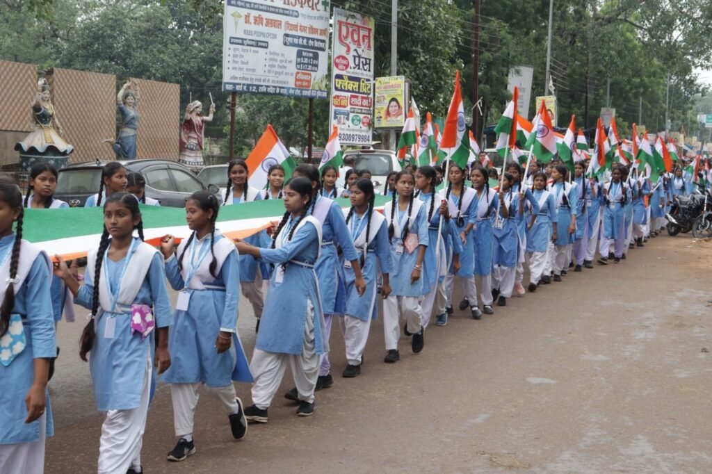 राष्ट्रभक्ति का जुनून लेकर कलेक्टर एसपी साहब सड़कों पर निकले तिरंगा हाथों में लिए-स्वतंत्रता दिवस मुख्य समारोह के फाइनल रिहर्सल का हुआ आयोजन।अपर कलेक्टर के एस पैंकरा बने मुख्य अतिथि। हर घर तिरंगा अभियान के तहत जिला मुख्यालय में कलेक्टर एसपी साहब के नेतृत्व में निकली भव्य तिरंगा यात्रा राष्ट्रभक्ति का जुनून लेकर कलेक्टर एसपी साहब सड़कों पर निकले तिरंगा हाथों में लिए-स्वतंत्रता दिवस मुख्य समारोह के फाइनल रिहर्सल का हुआ आयोजन।अपर कलेक्टर के एस पैंकरा बने मुख्य अतिथि। हर घर तिरंगा अभियान के तहत जिला मुख्यालय में कलेक्टर एसपी साहब के नेतृत्व में निकली भव्य तिरंगा यात्रा kshititech