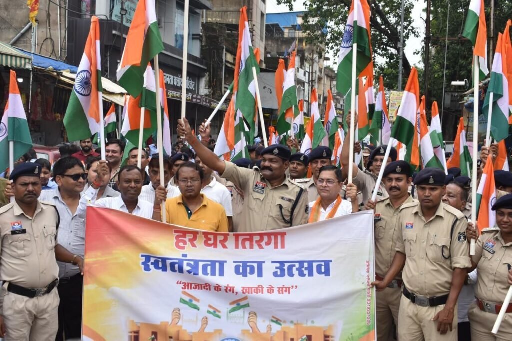 शक्ति के नगर पालिका अध्यक्ष श्यामसुंदर अग्रवाल ने किया तिरंगा यात्रा का आत्मीय स्वागत- यात्रा में शामिल लोगों को कराया जलपान. जिले के कलेक्टर एवं पुलिस अधीक्षक भी मौजूद रहे तिरंगा यात्रा में. पुरी यात्रा में विद्यार्थियों का अनुशासन रहा लोगों के लिए प्रेरणा kshititech