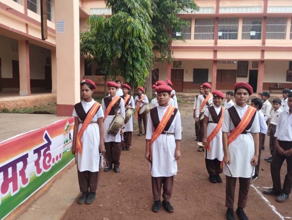 शक्ति के सरस्वती शिशु मंदिर में सांसद कमलेश जांगड़े ने किया ध्वजारोहण.विद्यालय के बच्चों ने हिंदी अंग्रेजी एवं संस्कृत में स्वतंत्रता दिवस के प्रस्तुत किए भाषण. अध्यक्ष रामावतार अग्रवाल ने कहा- स्वतंत्रता की यह वर्षगांठ हम सभी देशवासियों के लिए गौरवशाली kshititech