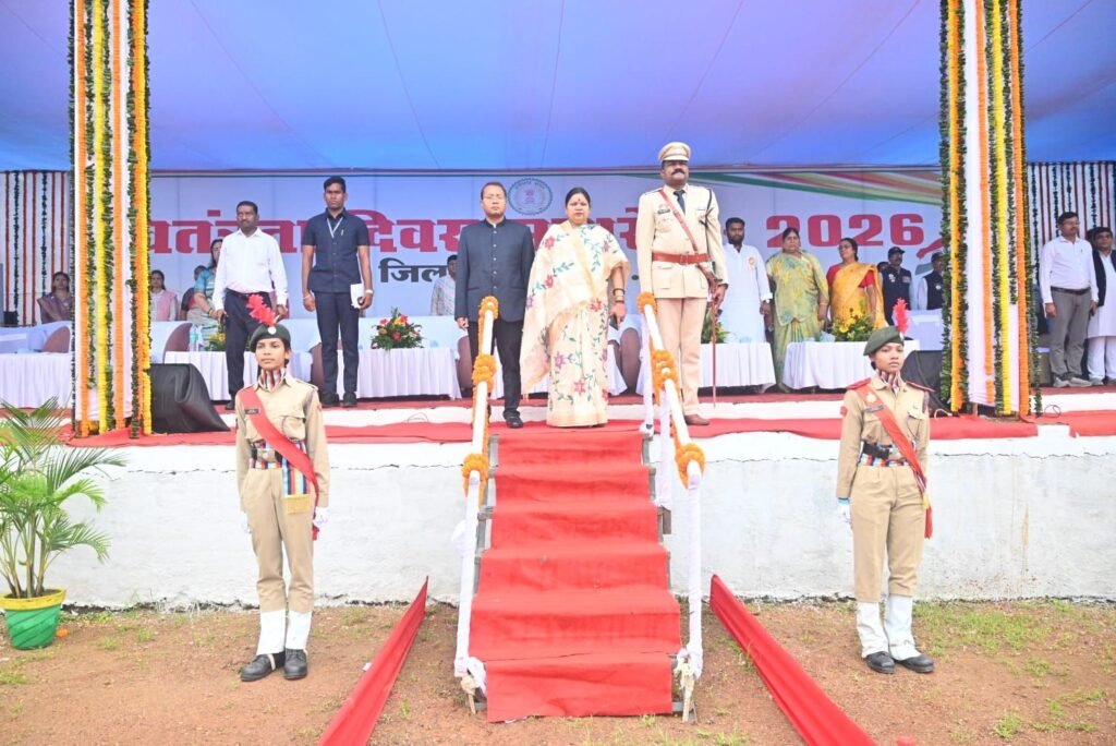 शक्ति जिला मुख्यालय में उत्साह के साथ मनाया गया स्वतंत्रता दिवस का राष्ट्रीय पर्व- सांसद कमलेश जांगड़े रही मुख्य अतिथि. कलेक्टर एसपी सहित जनप्रतिनिधियों की मौजूदगी में हुआ ध्वजारोहण. विद्यालय के बच्चों की सुंदर प्रस्तुति पर जिले वासियों ने करी सराहना शक्ति जिला मुख्यालय में उत्साह के साथ मनाया गया स्वतंत्रता दिवस का राष्ट्रीय पर्व- सांसद कमलेश जांगड़े रही मुख्य अतिथि. कलेक्टर एसपी सहित जनप्रतिनिधियों की मौजूदगी में हुआ ध्वजारोहण. विद्यालय के बच्चों की सुंदर प्रस्तुति पर जिले वासियों ने करी सराहना kshititech