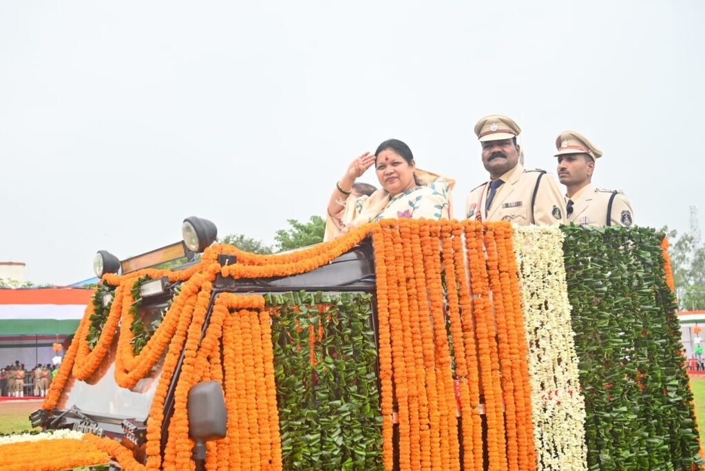 शक्ति जिला मुख्यालय में उत्साह के साथ मनाया गया स्वतंत्रता दिवस का राष्ट्रीय पर्व- सांसद कमलेश जांगड़े रही मुख्य अतिथि. कलेक्टर एसपी सहित जनप्रतिनिधियों की मौजूदगी में हुआ ध्वजारोहण. विद्यालय के बच्चों की सुंदर प्रस्तुति पर जिले वासियों ने करी सराहना शक्ति जिला मुख्यालय में उत्साह के साथ मनाया गया स्वतंत्रता दिवस का राष्ट्रीय पर्व- सांसद कमलेश जांगड़े रही मुख्य अतिथि. कलेक्टर एसपी सहित जनप्रतिनिधियों की मौजूदगी में हुआ ध्वजारोहण. विद्यालय के बच्चों की सुंदर प्रस्तुति पर जिले वासियों ने करी सराहना kshititech