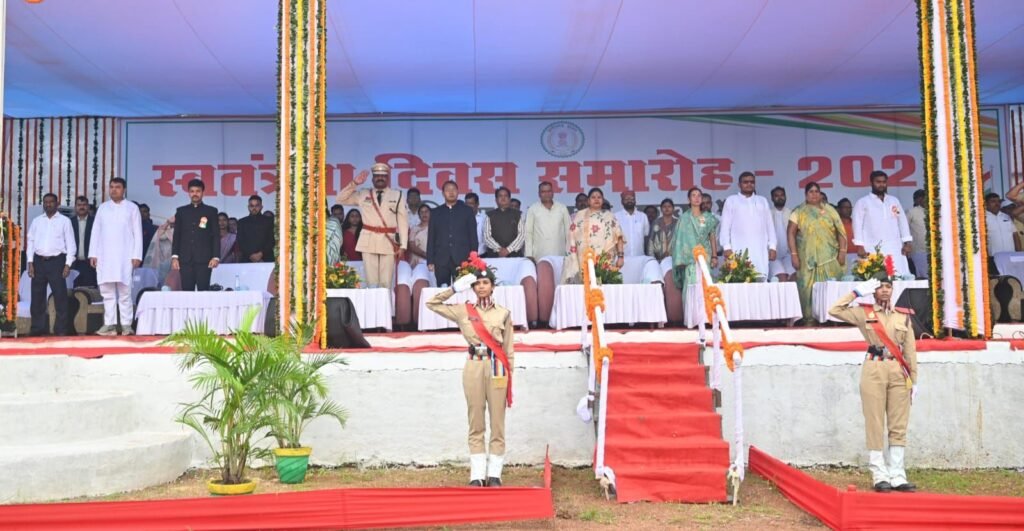 शक्ति जिला मुख्यालय में उत्साह के साथ मनाया गया स्वतंत्रता दिवस का राष्ट्रीय पर्व- सांसद कमलेश जांगड़े रही मुख्य अतिथि. कलेक्टर एसपी सहित जनप्रतिनिधियों की मौजूदगी में हुआ ध्वजारोहण. विद्यालय के बच्चों की सुंदर प्रस्तुति पर जिले वासियों ने करी सराहना शक्ति जिला मुख्यालय में उत्साह के साथ मनाया गया स्वतंत्रता दिवस का राष्ट्रीय पर्व- सांसद कमलेश जांगड़े रही मुख्य अतिथि. कलेक्टर एसपी सहित जनप्रतिनिधियों की मौजूदगी में हुआ ध्वजारोहण. विद्यालय के बच्चों की सुंदर प्रस्तुति पर जिले वासियों ने करी सराहना kshititech