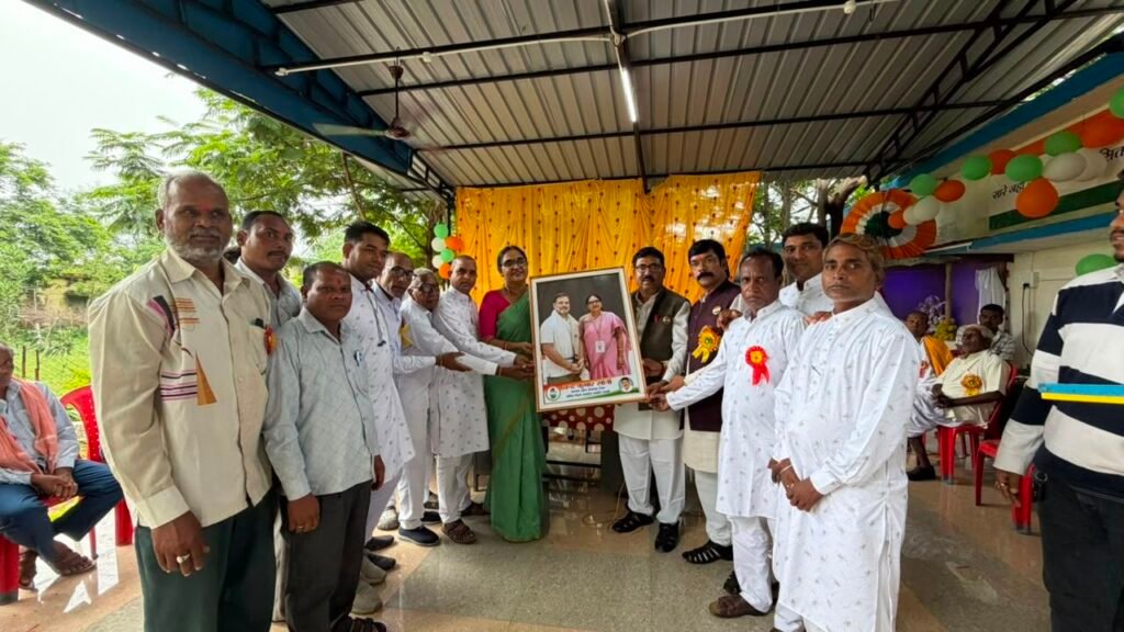 टेमर पंचायत में कांग्रेस जिला अध्यक्ष रश्मि गबेल ने किया ध्वजारोहण. सरपंच चंद्र कुमार सोनी ने भी ध्वजारोहण के साथ ही ग्राम पंचायत के विभिन्न कार्यक्रमों में करी सहभागिता. ग्राम वासियों को दी स्वतंत्रता दिवस की शुभकामनाएं. मेधावी बच्चों का हुआ सम्मान टेमर पंचायत में कांग्रेस जिला अध्यक्ष रश्मि गबेल ने किया ध्वजारोहण. सरपंच चंद्र कुमार सोनी ने भी ध्वजारोहण के साथ ही ग्राम पंचायत के विभिन्न कार्यक्रमों में करी सहभागिता. ग्राम वासियों को दी स्वतंत्रता दिवस की शुभकामनाएं. मेधावी बच्चों का हुआ सम्मान kshititech