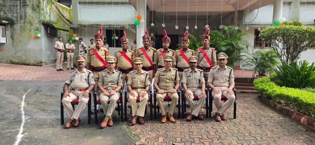 राष्ट्रपति पदक से सम्मानित हुए बिलासपुर संभाग के पुलिस महानिरीक्षक रामगोपाल गर्ग. वीडियो कॉन्फ्रेंसिंग से गर्ग साहब ने दिया पुलिस अधिकारियों को संदेश. आईजी कार्यालय में शान से लहराया तिरंगा. आईजी साहब ने पुलिस कर्मियों के उत्तम स्वास्थ्य के करी कामना राष्ट्रपति पदक से सम्मानित हुए बिलासपुर संभाग के पुलिस महानिरीक्षक रामगोपाल गर्ग. वीडियो कॉन्फ्रेंसिंग से गर्ग साहब ने दिया पुलिस अधिकारियों को संदेश. आईजी कार्यालय में शान से लहराया तिरंगा. आईजी साहब ने पुलिस कर्मियों के उत्तम स्वास्थ्य के करी कामना kshititech