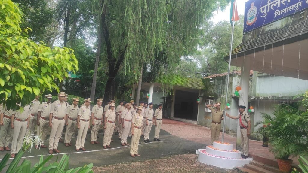 राष्ट्रपति पदक से सम्मानित हुए बिलासपुर संभाग के पुलिस महानिरीक्षक रामगोपाल गर्ग. वीडियो कॉन्फ्रेंसिंग से गर्ग साहब ने दिया पुलिस अधिकारियों को संदेश. आईजी कार्यालय में शान से लहराया तिरंगा. आईजी साहब ने पुलिस कर्मियों के उत्तम स्वास्थ्य के करी कामना राष्ट्रपति पदक से सम्मानित हुए बिलासपुर संभाग के पुलिस महानिरीक्षक रामगोपाल गर्ग. वीडियो कॉन्फ्रेंसिंग से गर्ग साहब ने दिया पुलिस अधिकारियों को संदेश. आईजी कार्यालय में शान से लहराया तिरंगा. आईजी साहब ने पुलिस कर्मियों के उत्तम स्वास्थ्य के करी कामना kshititech
