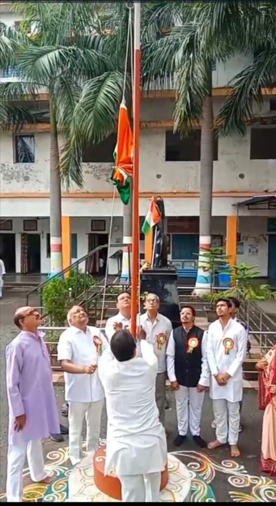 नैला के सरस्वती शिशु मंदिर में समाजसेवी लीलाधर सुल्तानिया ने किया ध्वजारोहण.श्री सुल्तानिया ने विद्यार्थियों को संबोधित करते हुए कहा-विद्यार्थी महापुरुषों की जीवनियाँ पढ़ें, अच्छे संस्कार अपनाएँ और देश की जिम्मेदारी संभाले. वीणापाणी शिक्षण समिति के संस्थापक हैं लीलाधर जी नैला के सरस्वती शिशु मंदिर में समाजसेवी लीलाधर सुल्तानिया ने किया ध्वजारोहण.श्री सुल्तानिया ने विद्यार्थियों को संबोधित करते हुए कहा-विद्यार्थी महापुरुषों की जीवनियाँ पढ़ें, अच्छे संस्कार अपनाएँ और देश की जिम्मेदारी संभाले. वीणापाणी शिक्षण समिति के संस्थापक हैं लीलाधर जी kshititech