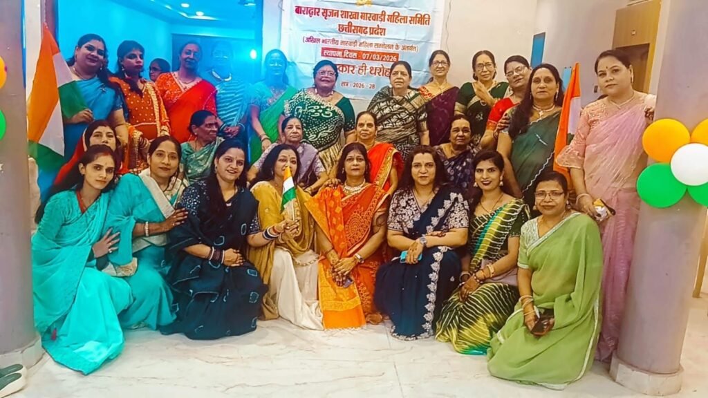 बाराद्वार की अखिल भारतीय मारवाड़ी महिला समिति सृजन शाखा ने किया सावन तीज उत्सव का भव्य आयोजन. अग्रसेन भवन में आयोजित था कार्यक्रम. प्रांतीय पदाधिकारियो की मौजूदगी में विभिन्न प्रतिस्पर्धाएं एवं लजीज व्यंजनों का भी था आयोजन. पारंपरिक वेशभूषा में नजर आए महिला सदस्य kshititech