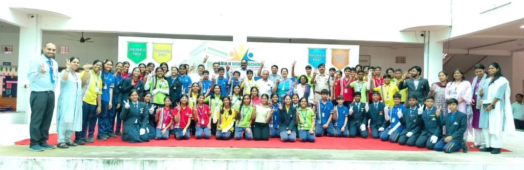 एशियन वर्ल्ड स्कूल में साइबर क्राइम अवेयरनेस कैंप का आयोजन.विद्यार्थियों को एसपी प्रफुल्ल के. ठाकुर ने बताए साइबर अपराध से बचाव के तरीके, बच्चों ने उत्साहपूर्वक किए सवाल-जवाब. विद्यालय के डायरेक्टर नीरज जिंदल नेवी पुलिस अधिकारियों का साइबर जागृति अभियान के लिए किया धन्यवाद kshititech