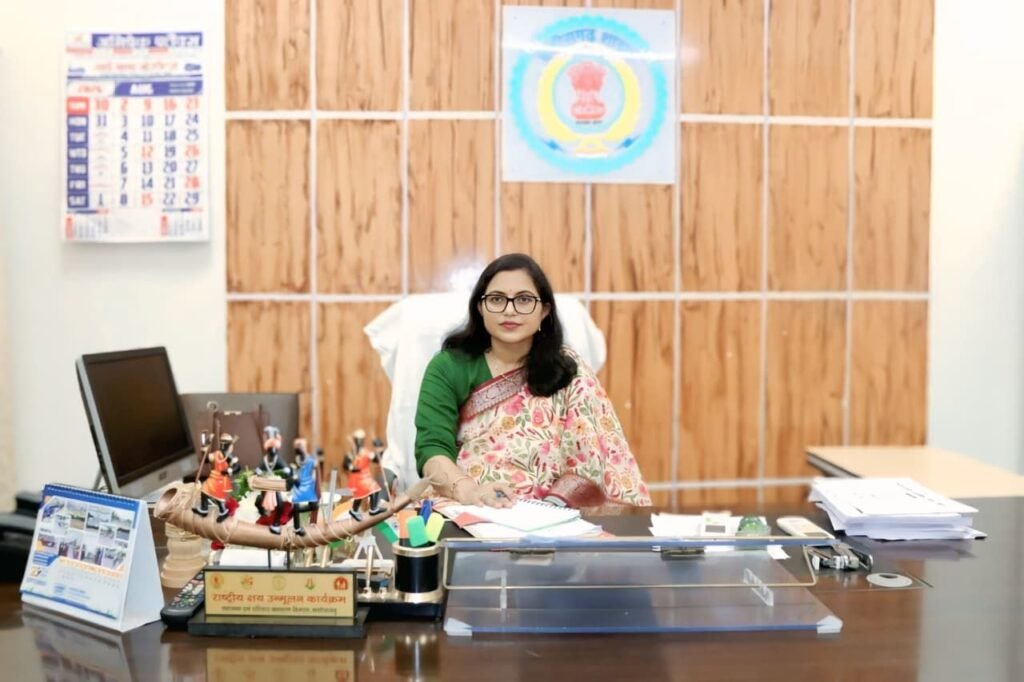 जयश्री जैन ने संभाल लिया शक्ति जिले के कलेक्टर का कार्यभार.24 अगस्त को जय श्री ने पदभार ग्रहण करते हुए कार्यालय का किया निरीक्षण. कर्मचारियों से हुई रुबरु. 2016 बैच की आईएएस अधिकारी है जयश्री जैन kshititech