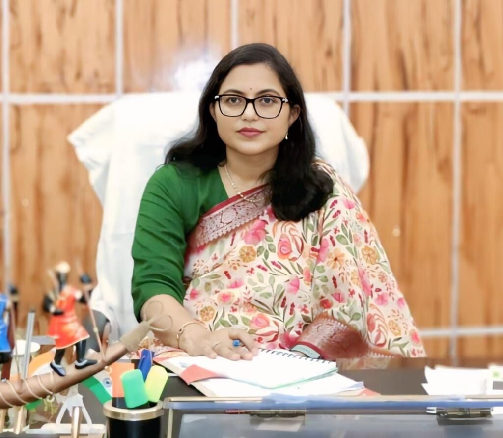 जयश्री जैन ने संभाल लिया शक्ति जिले के कलेक्टर का कार्यभार.24 अगस्त को जय श्री ने पदभार ग्रहण करते हुए कार्यालय का किया निरीक्षण. कर्मचारियों से हुई रुबरु. 2016 बैच की आईएएस अधिकारी है जयश्री जैन kshititech