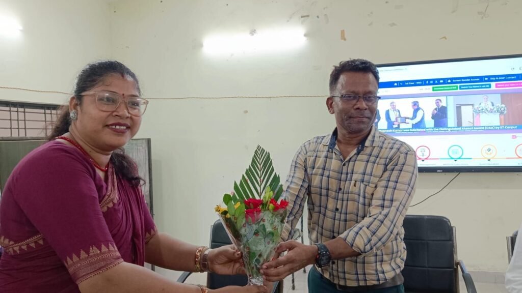 शक्ति जिले के उपbजिला निर्वाचन अधिकारी अरुण कुमार सोम की उपस्थिति में मतदाता जागरूकता कार्यक्रम के अंतर्गत निर्वाचन साक्षरता क्लब का हुआ कार्यशाला. शासकीय क्रांति कुमार कॉलेज में आयोजित था कार्यक्रम शक्ति जिले के उपbजिला निर्वाचन अधिकारी अरुण कुमार सोम की उपस्थिति में मतदाता जागरूकता कार्यक्रम के अंतर्गत निर्वाचन साक्षरता क्लब का हुआ कार्यशाला. शासकीय क्रांति कुमार कॉलेज में आयोजित था कार्यक्रम kshititech